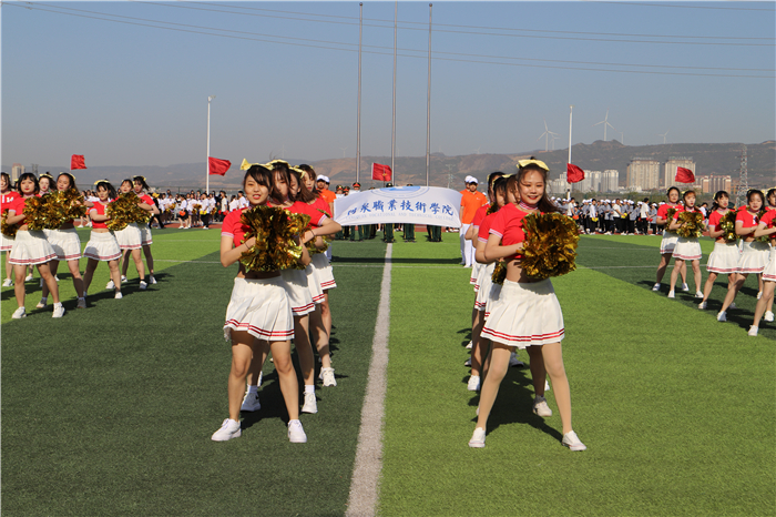 07學(xué)院啦啦操隊(duì)表演.jpg 07學(xué)院啦啦操隊(duì)表演.jpg