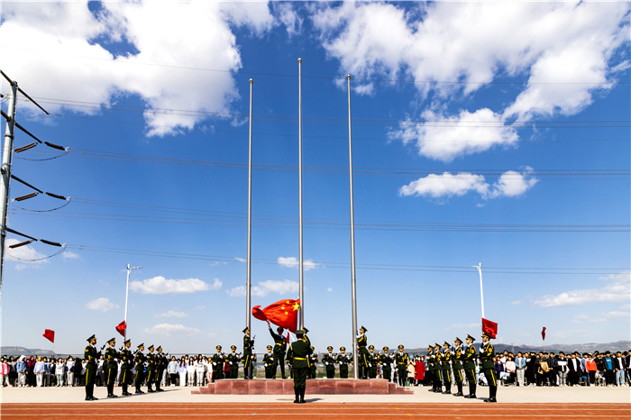 20升國(guó)旗儀式.jpg 20升國(guó)旗儀式.jpg