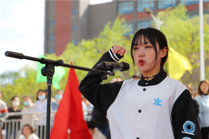 21運(yùn)動(dòng)員代表宣誓.jpg 21運(yùn)動(dòng)員代表宣誓.jpg